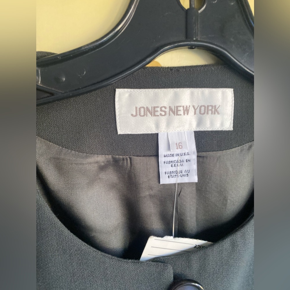 Brand New Jones New York Gray Blazer size 16 suit Jacket button down the front